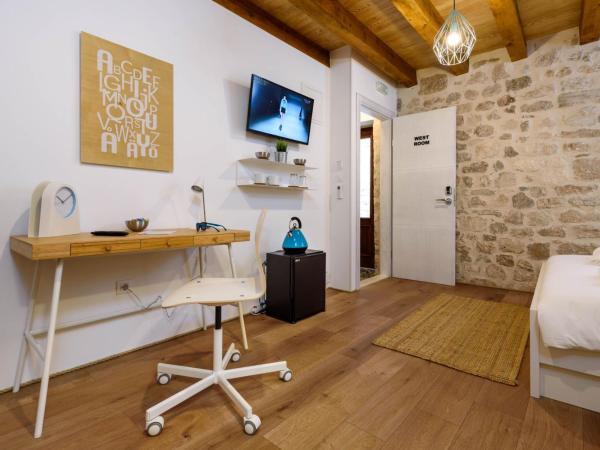 Apartments & Rooms Tiramola - Old Town : photo 2 de la chambre chambre double deluxe