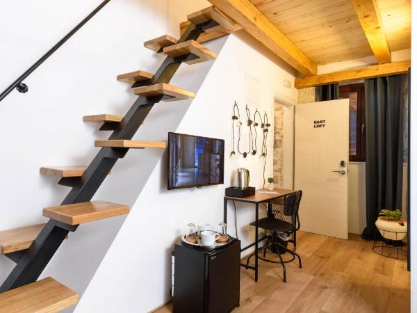 Apartments & Rooms Tiramola - Old Town : photo 5 de la chambre suite lit king-size