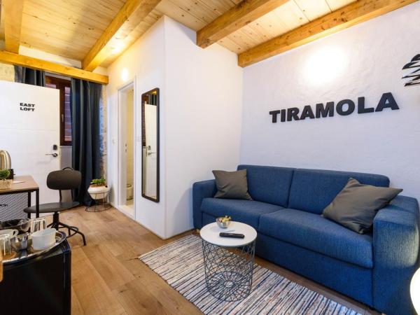 Apartments & Rooms Tiramola - Old Town : photo 1 de la chambre suite lit king-size