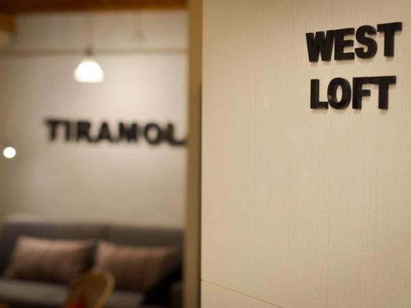 Apartments & Rooms Tiramola - Old Town : photo 9 de la chambre suite deluxe avec lit king-size