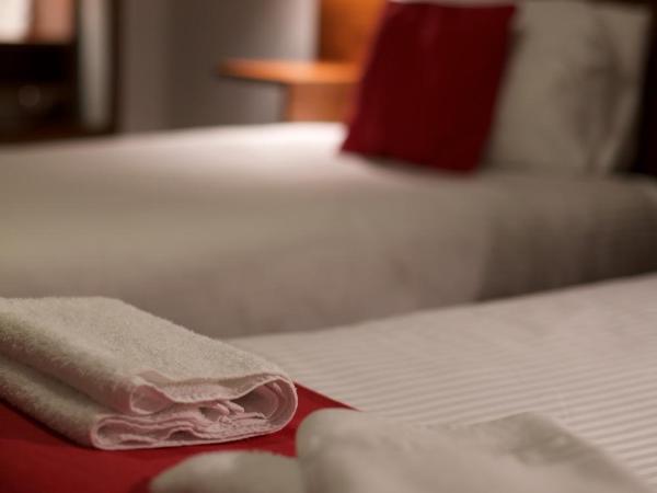 Cocoon @ International Inn + Apartments : photo 2 de la chambre chambre lits jumeaux - sans fenêtre