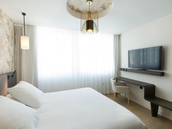 Hotel L'Arbre Voyageur - BW Premier Collection - LILLE : photo 10 de la chambre chambre lit queen-size deluxe