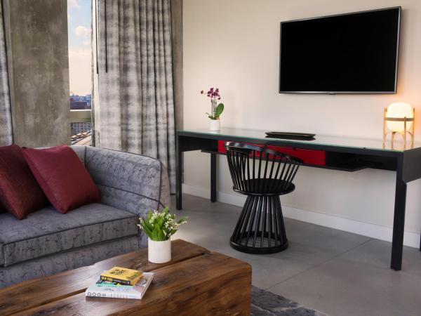 Hotel 50 Bowery, part of JdV by Hyatt : photo 3 de la chambre suite avec baignoire adaptée aux personnes à mobilité réduite - accessible en fauteuil roulant