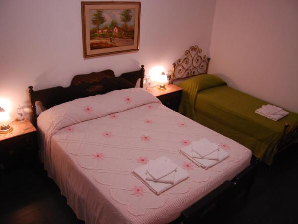 Casa MaMa : photo 8 de la chambre chambre triple avec salle de bains privative séparée
