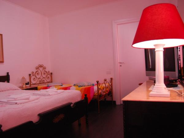 Casa MaMa : photo 7 de la chambre chambre triple avec salle de bains privative séparée