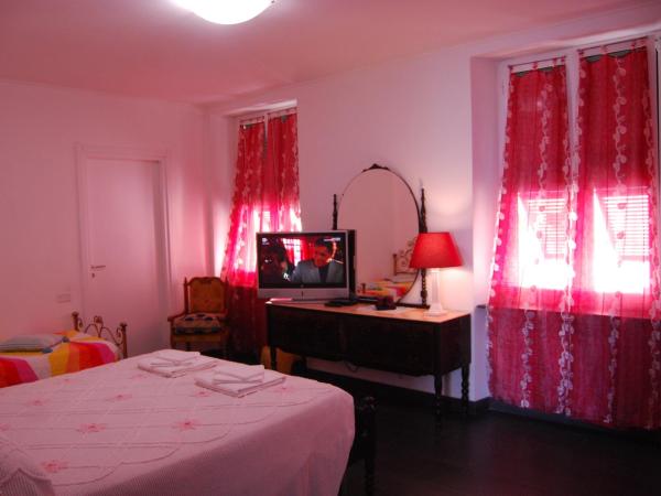 Casa MaMa : photo 6 de la chambre chambre triple avec salle de bains privative séparée