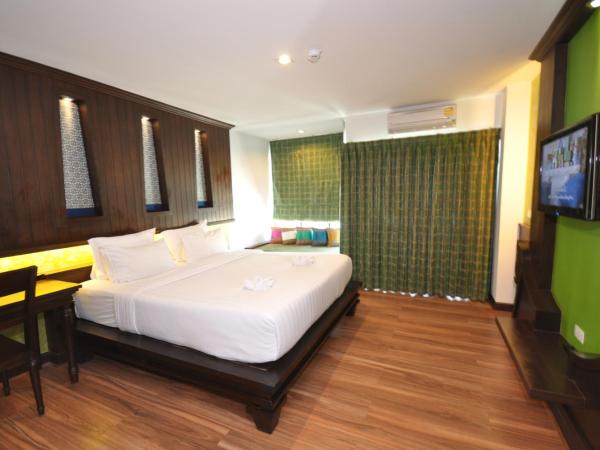 Chalelarn Hotel Hua Hin : photo 2 de la chambre chambre double ou lits jumeaux supérieure avec vue partielle sur la mer
