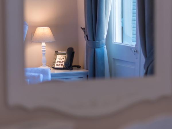 Palladian Home : photo 8 de la chambre chambre double supérieure avec balcon