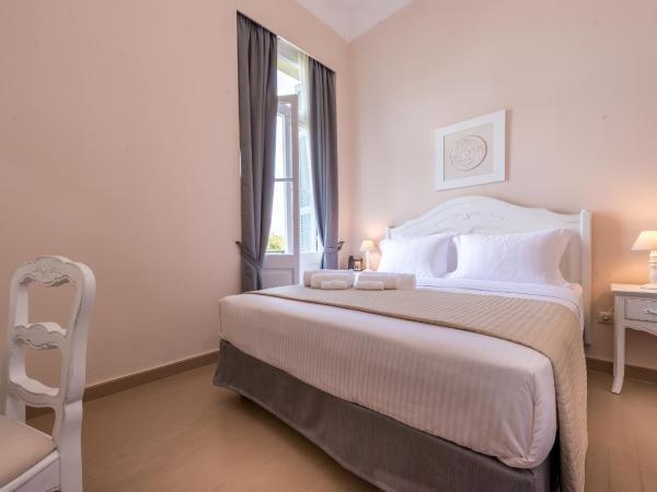 Palladian Home : photo 1 de la chambre chambre double supérieure avec balcon