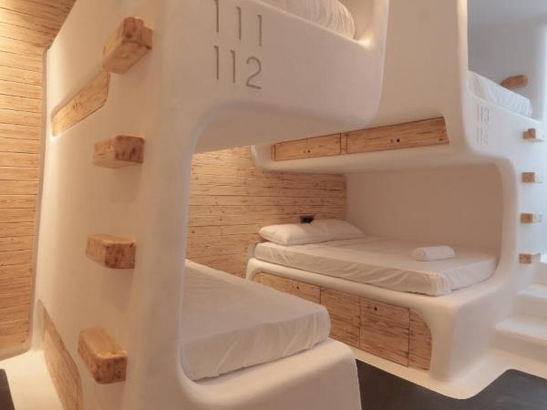 MyCocoon Hostel : photo 4 de la chambre dortoir privé pour 10 (2 lits doubles + 6 lits simples)