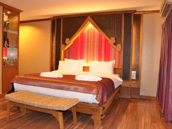 Chalelarn Hotel Hua Hin : photo 1 de la chambre suite avec vue partielle sur mer