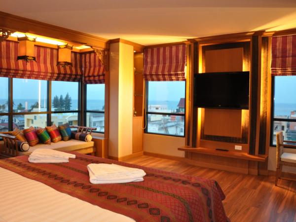 Chalelarn Hotel Hua Hin : photo 2 de la chambre suite avec vue partielle sur mer