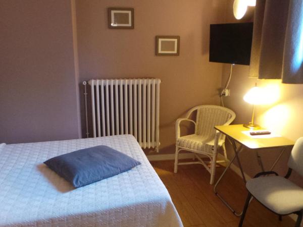 Hôtel Le Cambronne : photo 4 de la chambre chambre double - dernier Étage sans ascenseur