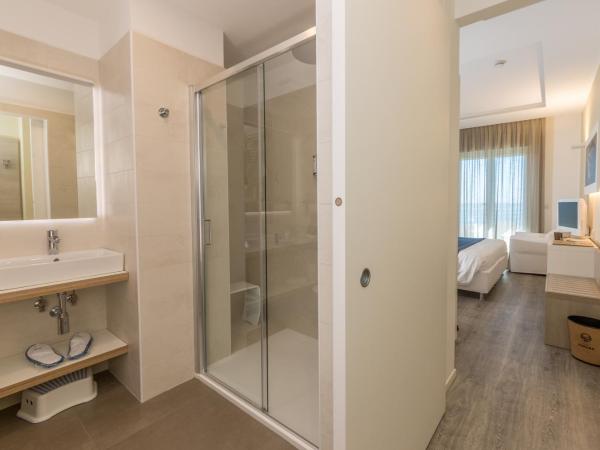 Hotel Aurora : photo 7 de la chambre chambre double ou lits jumeaux deluxe - vue sur mer