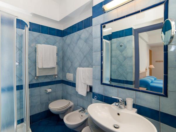 Hotel Villa Hermosa : photo 3 de la chambre chambre triple avec balcon