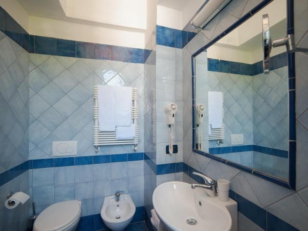 Hotel Villa Hermosa : photo 4 de la chambre chambre double avec balcon