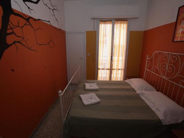 Sunflower Beach Backpacker Hostel : photo 3 de la chambre chambre double avec balcon et salle de bains privative