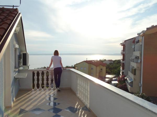 Pansion Belveder : photo 3 de la chambre chambre double avec balcon donnant sur la mer

