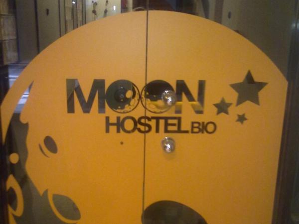 Moon Hostel Bio : photo 4 de la chambre chambre simple avec lits superposés et salle de bains privative