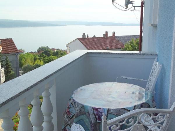 Pansion Belveder : photo 7 de la chambre chambre double avec balcon donnant sur la mer

