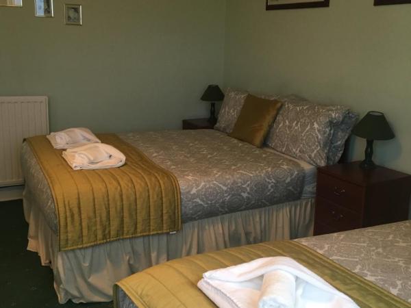 Airdenair Guest House : photo 6 de la chambre chambre triple avec salle de bains privative