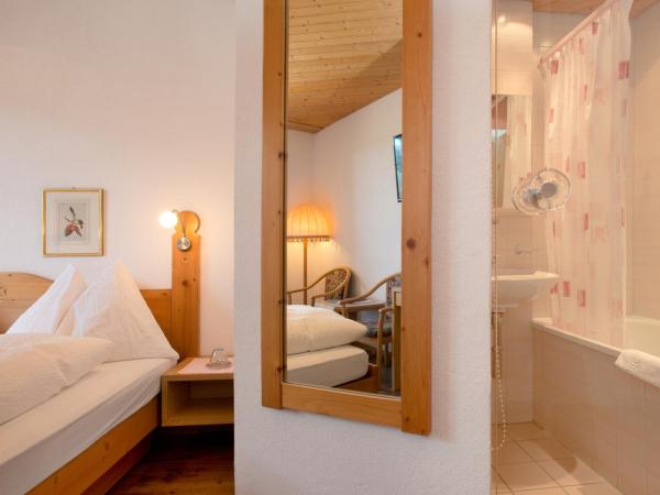 Hotel Sonnenberg : photo 6 de la chambre chambre lits jumeaux - vue sur montagne