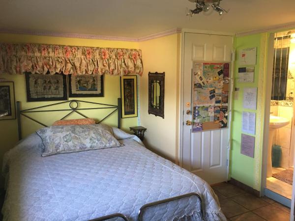 Diana's Luxury Bed and Breakfast : photo 5 de la chambre double room with garden view - room #7