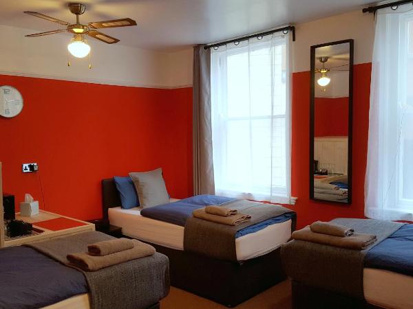 Robin 7 Lodge City Centre : photo 1 de la chambre family room with a detached private bathroom