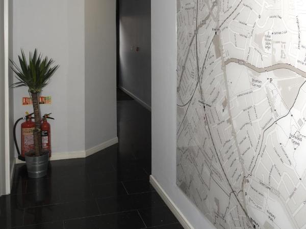 Guest House London : photo 5 de la chambre chambre double avec salle de bains privative
