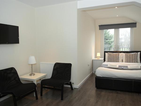Guest House London : photo 3 de la chambre suite avec balcon et salle de bains privative