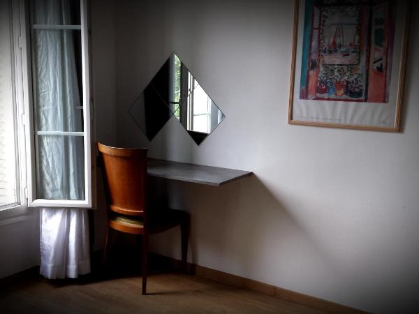 Hôtel Résidence De Bruxelles : photo 2 de la chambre chambre lits jumeaux avec salle de bains privée et toilettes