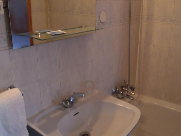 Guesthouse Lusa Atenas : photo 7 de la chambre chambre double ou lits jumeaux Économique