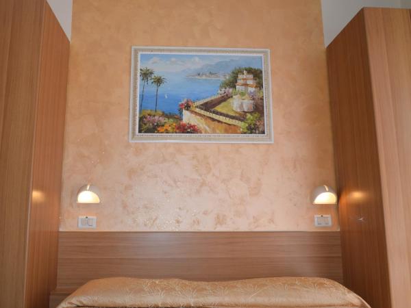 Hotel Karin : photo 1 de la chambre chambre double ou lits jumeaux
