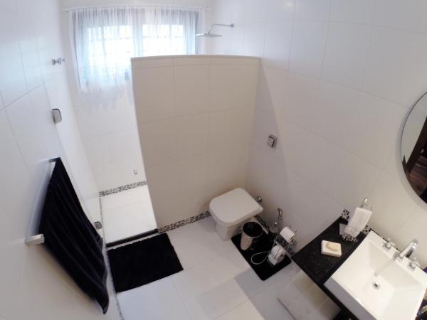 Beach Guest House - GMT : photo 7 de la chambre chambre triple avec salle de bains privative