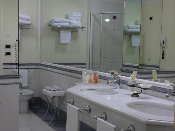 Palazzo Alabardieri : photo 8 de la chambre suite junior avec bain à remous