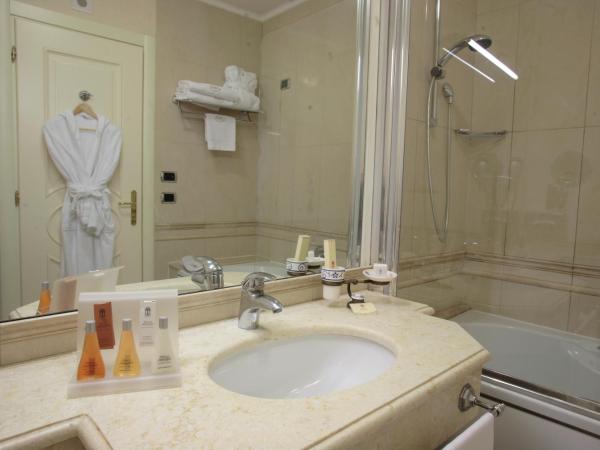 Palazzo Alabardieri : photo 5 de la chambre chambre double ou lits jumeaux supérieure