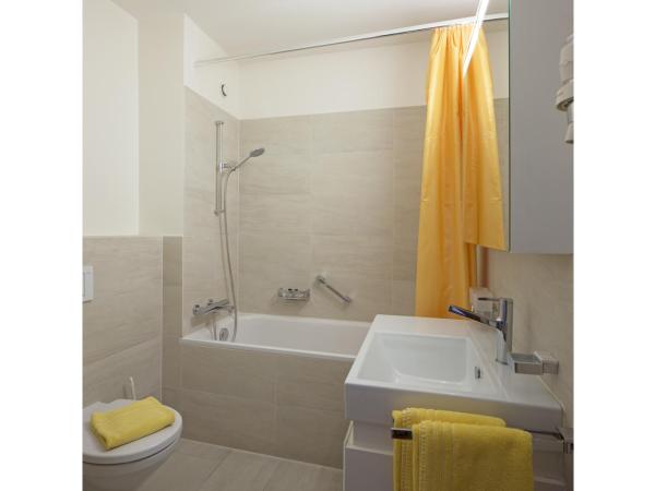 Aparthotel Al Lago : photo 10 de la chambre chambre familiale supérieure