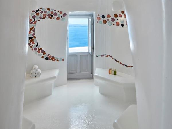 Canaves Sunday : photo 3 de la chambre suite lune de miel avec bain à remous extérieur