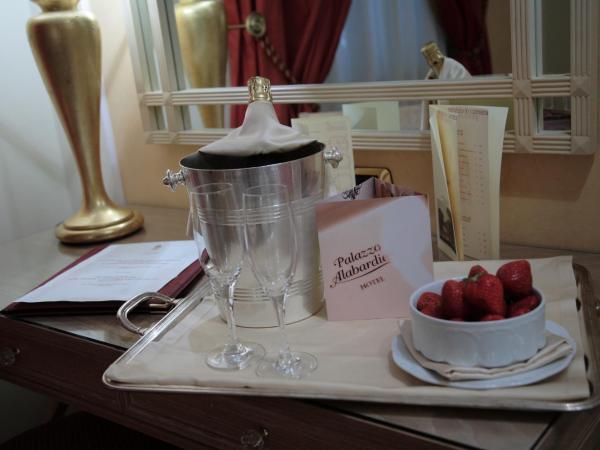 Palazzo Alabardieri : photo 7 de la chambre chambre double ou lits jumeaux supérieure