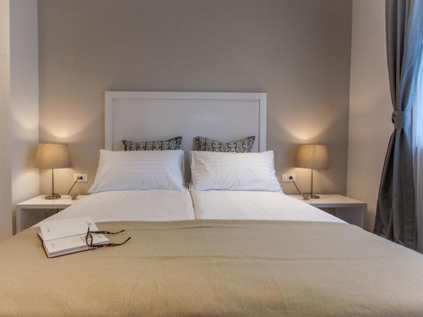 Priuli Luxury Rooms : photo 5 de la chambre chambre double deluxe avec balcon - annexe - 5 rue vukovarska