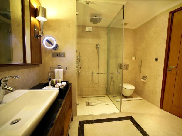 Ramada Plaza Chennai : photo 3 de la chambre chambre lit king-size standard