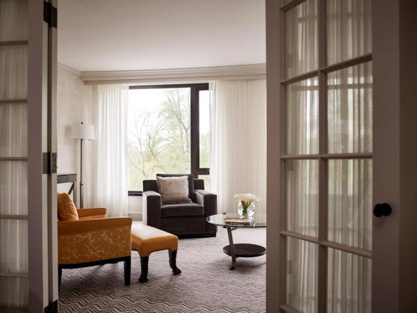 Four Seasons Boston : photo 3 de la chambre suite sénateur avec lit king-size