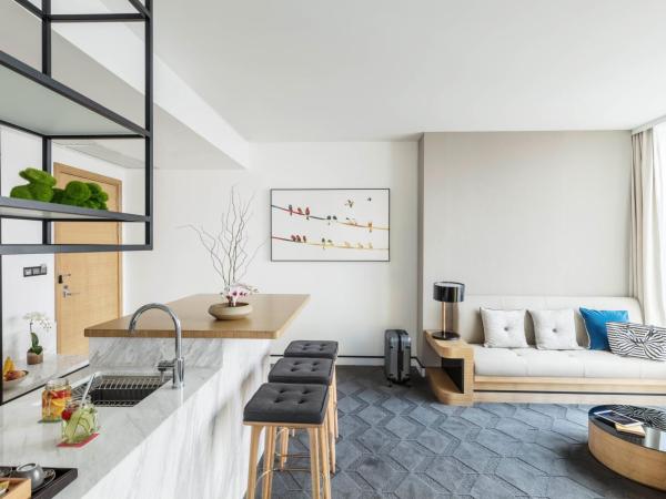 JEN Beijing by Shangri-La : photo 3 de la chambre jen 75 inclusive breakfast+dinner+1-time use of minibar+welcome fruit+happy hour from 5:30pm to 9:00pm