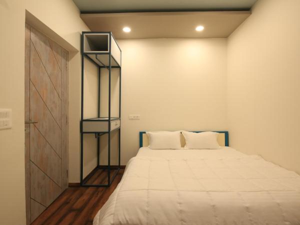 Blue Beds Hostel : photo 4 de la chambre chambre double lit queen-size avec balcon