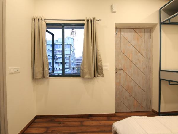 Blue Beds Hostel : photo 6 de la chambre chambre double lit queen-size avec balcon