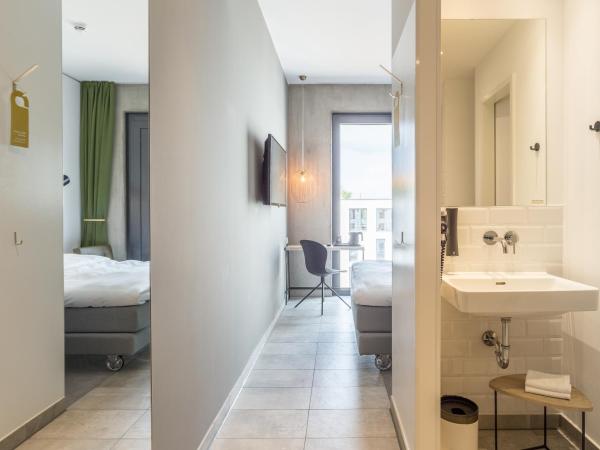 gambino hotel CINCINNATI : photo 6 de la chambre chambre double - vue sur jardin