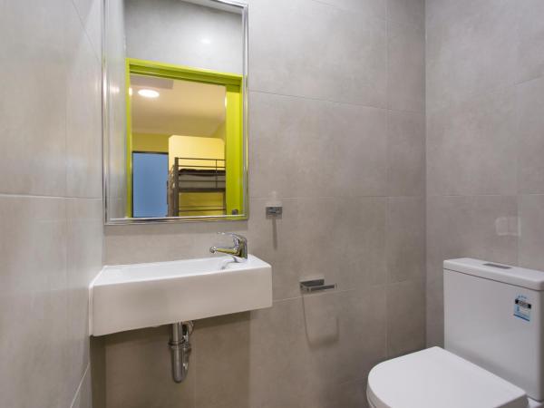 Breeze Lodge : photo 4 de la chambre lit dans dortoir pour femmes de 6 lits avec salle de bains privative