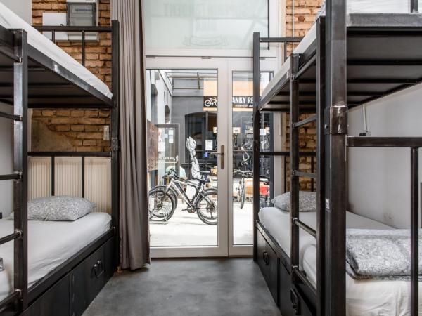 Stay Swanky Hostel : photo 1 de la chambre lit superposé dans dortoir mixte