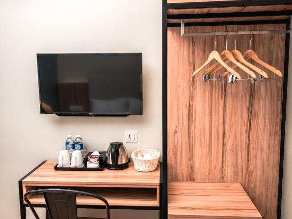 BIG M Hotel : photo 5 de la chambre chambre lit queen-size supérieure sans fenêtre