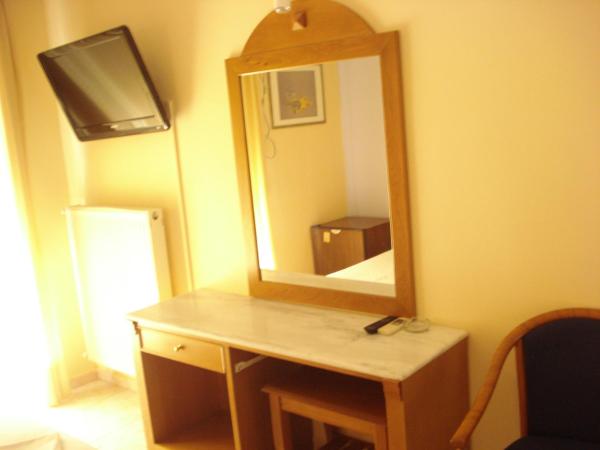 Hotel Cybele Pefki : photo 2 de la chambre chambre double ou lits jumeaux